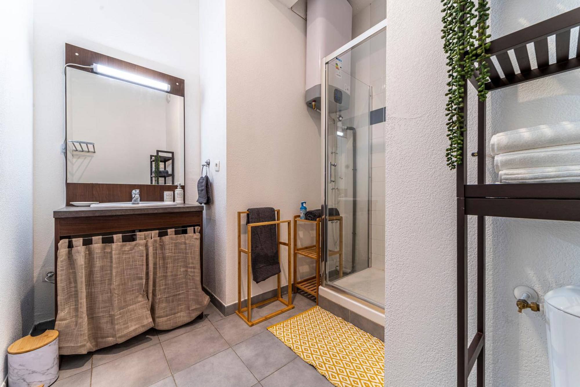 Stay Cosy Lille I Tourcoing - Appartement - Hypercentre - Parking Securise - Wifi - Netflix - Cuisine Extérieur photo